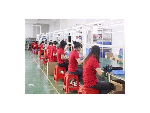 聯(lián)鑫德誠(chéng)數(shù)據(jù)線廠家，專(zhuān)注USB數(shù)據(jù)線生產(chǎn)與OEM定制